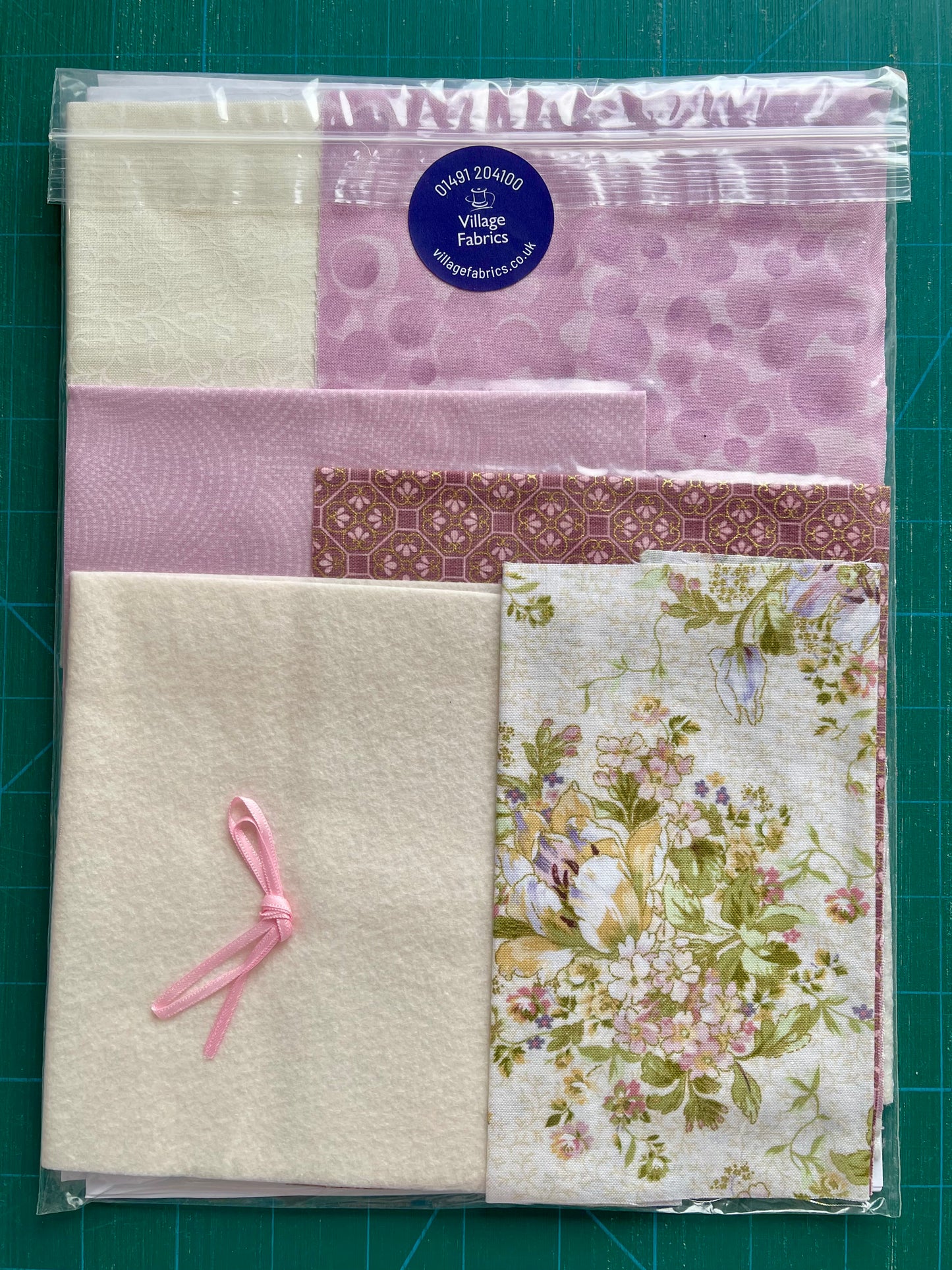 Oriental Circles Needlecase Kit