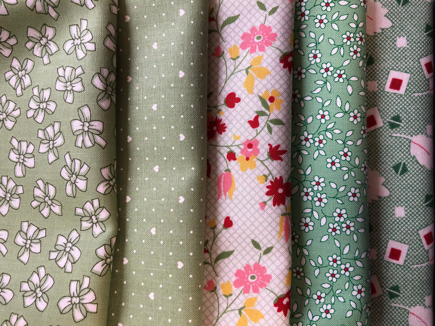1930s Reproduction Fabrics - 5 Fat Eighths Packs