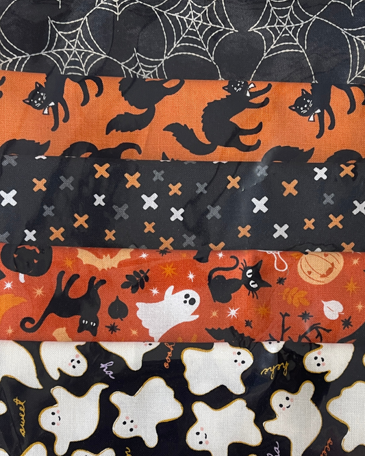 Halloween 5 Fat Quarters Fabric Pack
